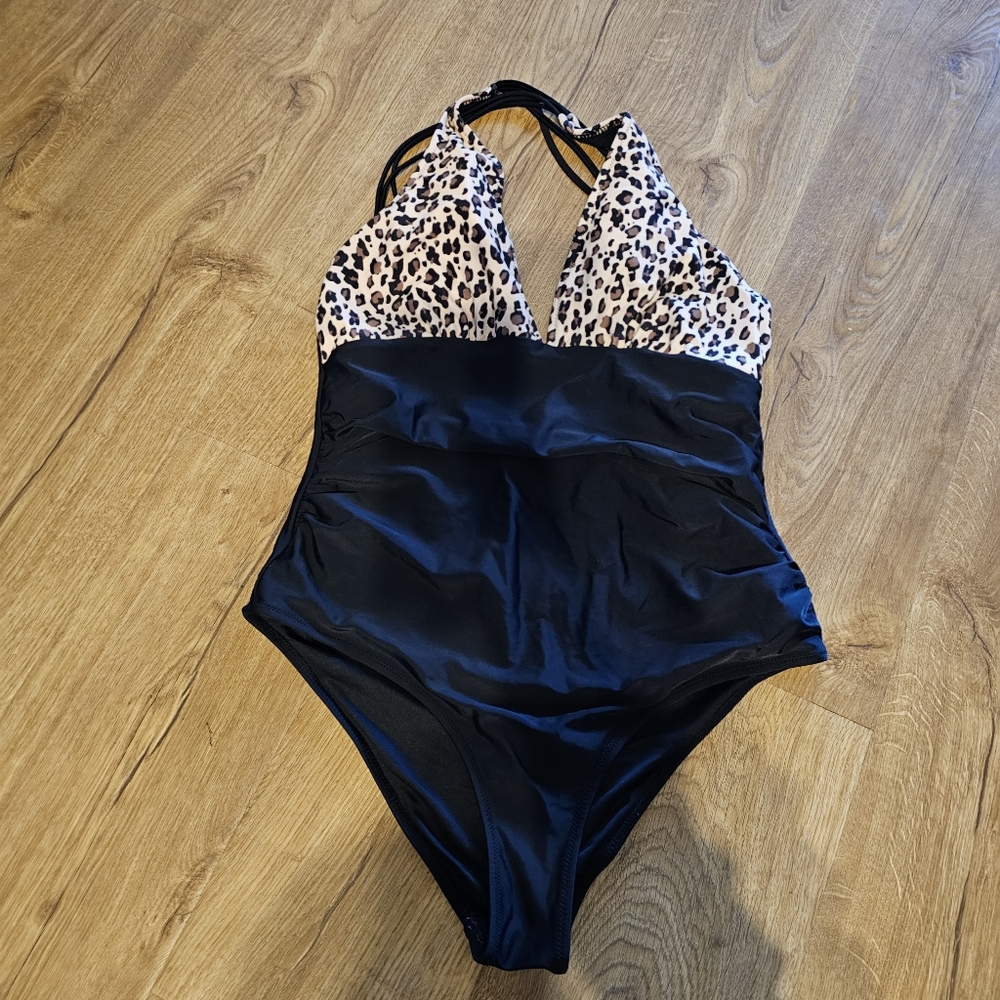 Euc Felnart One Piece Bathing Suit‎